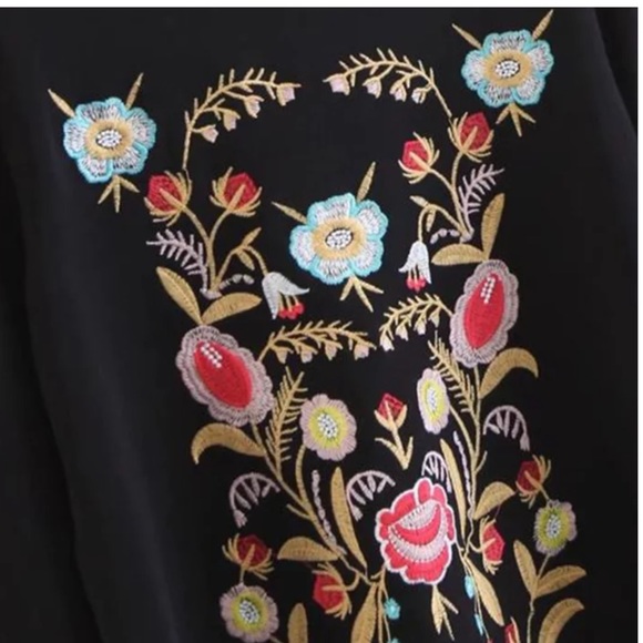 💕 Black Floral Embroidery Tie Sleeve Sweater - Picture 9 of 13